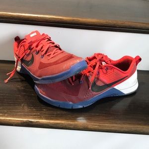 red white and blue nike metcon